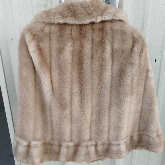 LUXURIOUS TISSAVEL FAUX FUR CAPE SHAWL BOLERO SIZE LARGE - Picture 2 of 5